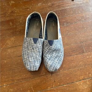 Men’s Toms Blue and White Elephant Slip-On Shoes - Size 10.5